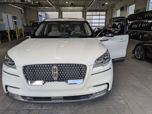 Used 2020 Lincoln Aviator Reserve w/ Equipment Group 202A AWD/4WD image 2