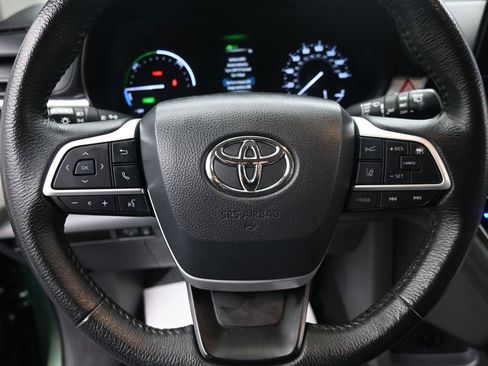 Used 2023 Toyota Sienna XLE image 21