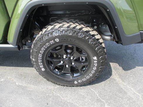 Used 2021 Jeep Gladiator Sport image 15