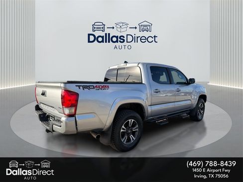 Used 2017 Toyota Tacoma TRD Sport image 6