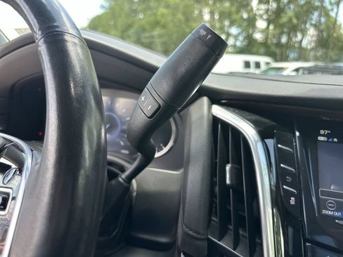 Used 2020 Cadillac Escalade Luxury RWD image 16