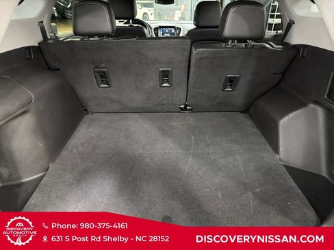Used 2024 GMC Terrain SLT AWD/4WD image 36