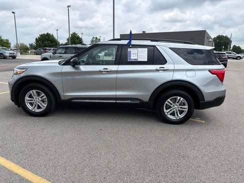 Used 2023 Ford Explorer XLT w/ Equipment Group 202A AWD/4WD image 18