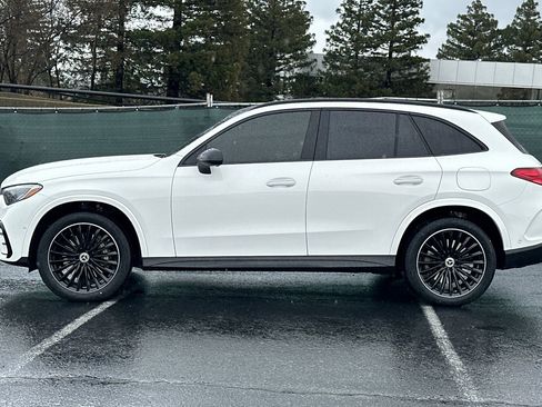 Used 2025 Mercedes-Benz GLC 350e 4MATIC image 2