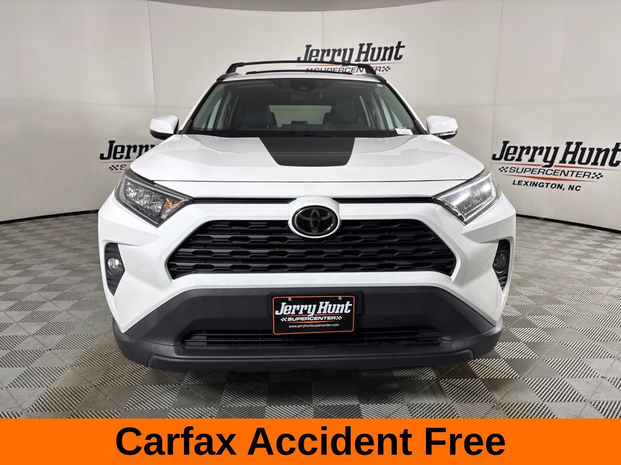 Used 2019 Toyota RAV4 XLE AWD/4WD image 3