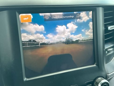Used 2022 RAM 3500 Tradesman w/ Chrome Appearance Group AWD/4WD image 17