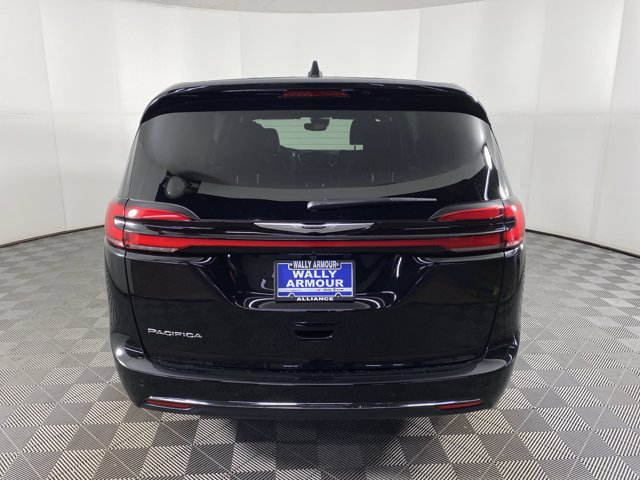 New 2026 Chrysler Pacifica Select FWD image 8