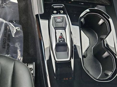 Used 2025 Audi Q5 Premium w/ Convenience Package image 12