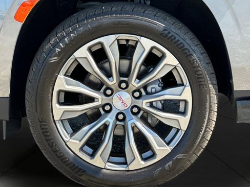 Used 2021 GMC Yukon XL Denali w/ Denali Premium Package image 27