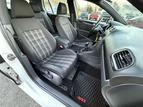Used 2011 Volkswagen GTI 4-Door image 19