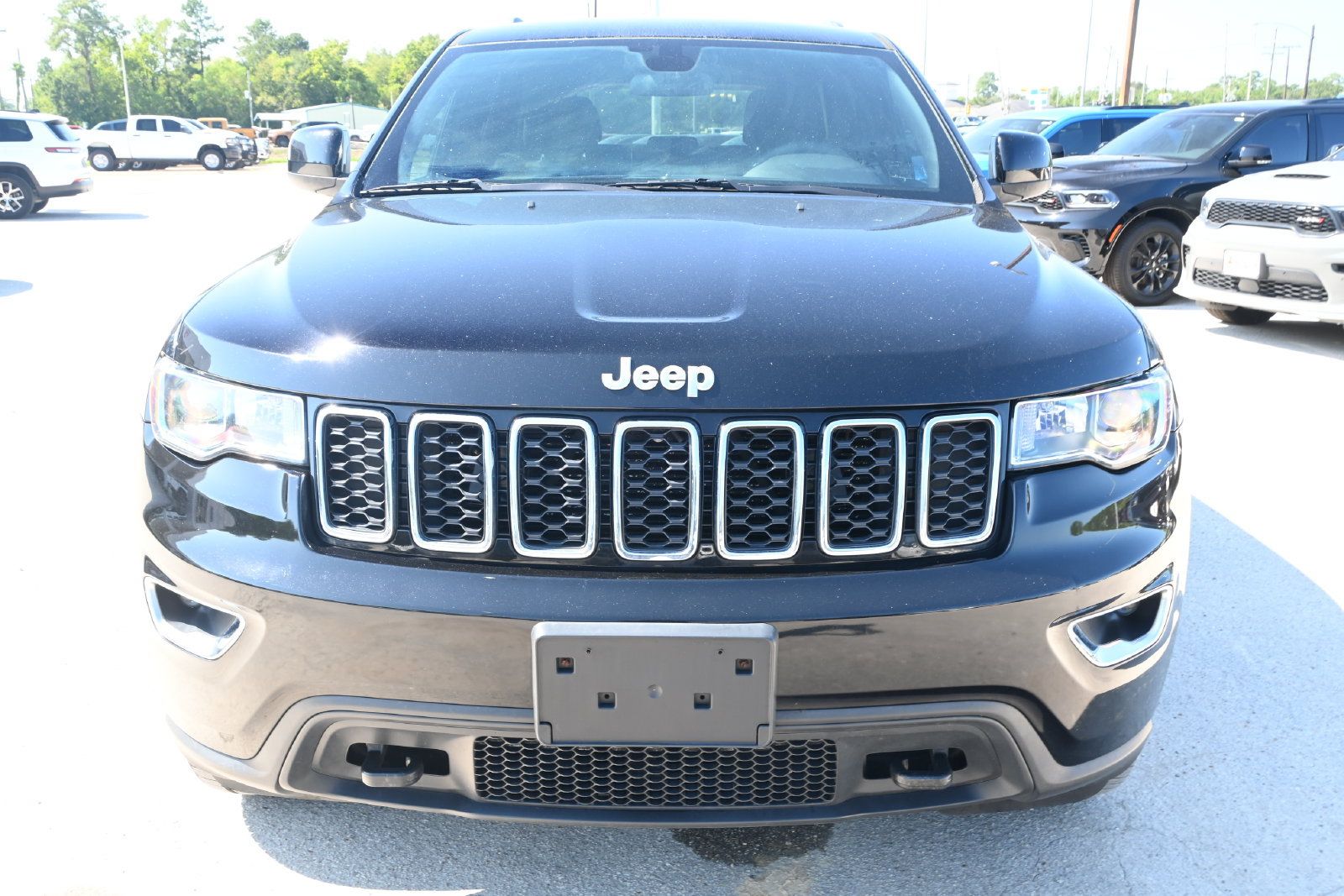 Used 2018 Jeep Grand Cherokee Laredo AWD/4WD image 6