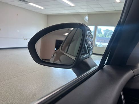 Used 2023 Buick Envision Avenir image 25