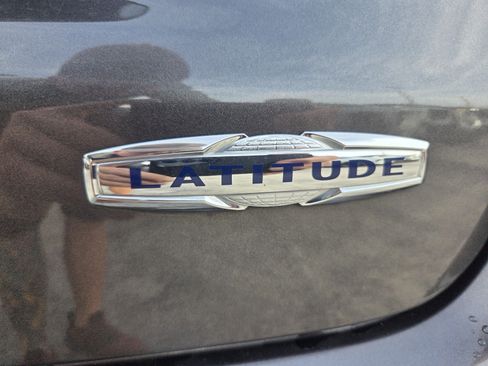Used 2022 Jeep Compass Latitude FWD image 14