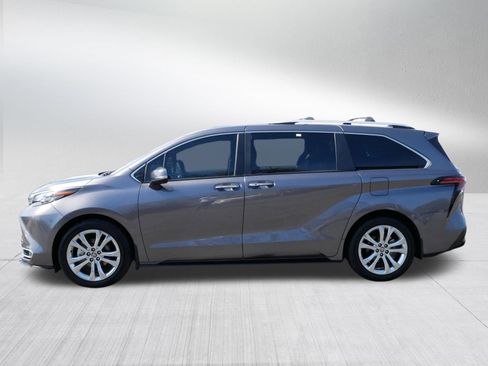Certified 2024 Toyota Sienna Platinum image 4