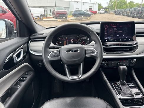 Used 2025 Jeep Compass Limited AWD/4WD image 18