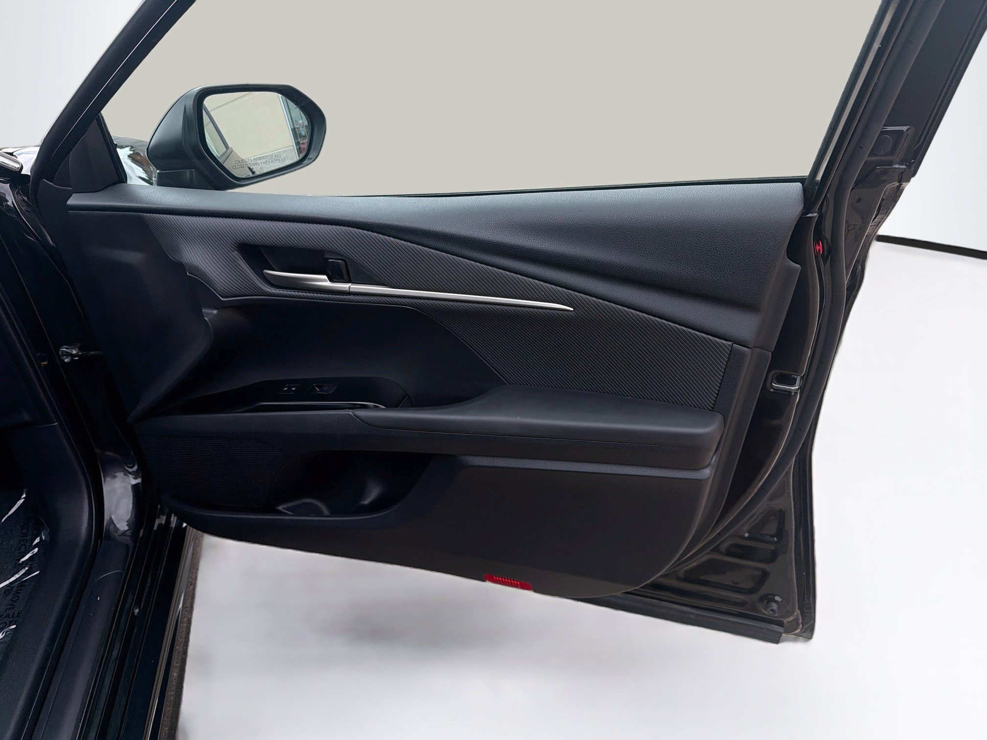Used 2025 Toyota Camry SE FWD image 31