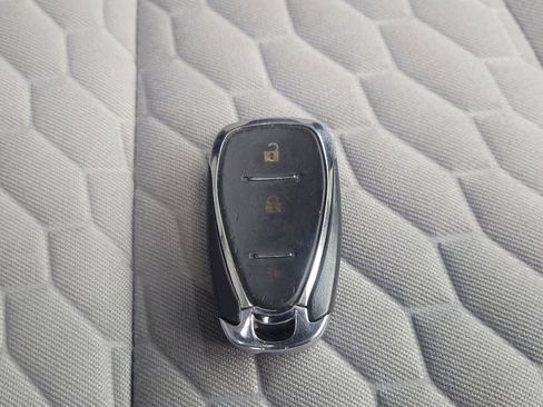 Used 2021 Chevrolet Equinox LS FWD image 32