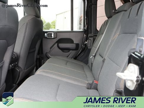 Used 2024 Jeep Wrangler Unlimited AWD/4WD image 17