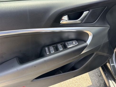 Used 2025 Genesis G70 2.5T AWD/4WD image 21