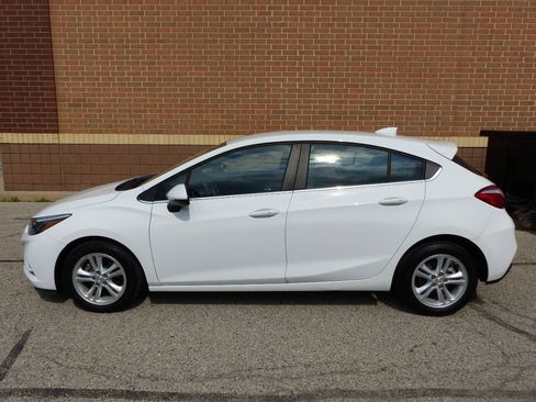 Used 2018 Chevrolet Cruze LT w/ Convenience Package FWD image 6