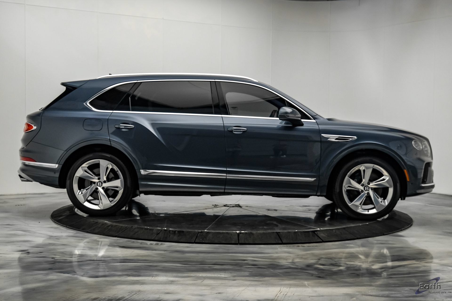 Used 2023 Bentley Bentayga Extended Wheelbase AWD/4WD image 19