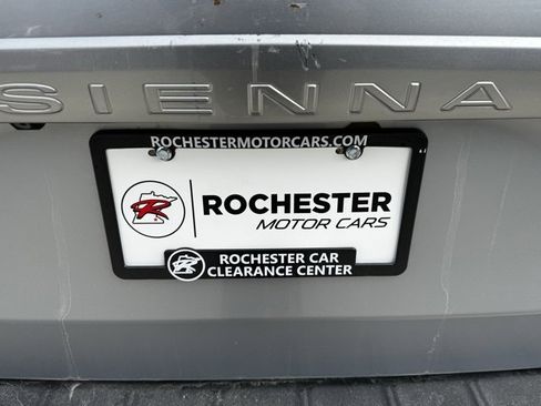 Used 2013 Toyota Sienna XLE image 45