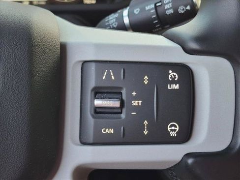 Used 2024 Land Rover Defender 110 X-Dynamic SE AWD/4WD image 15