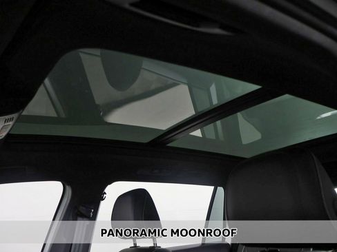 Used 2024 Volkswagen Tiguan SE R-Line image 3