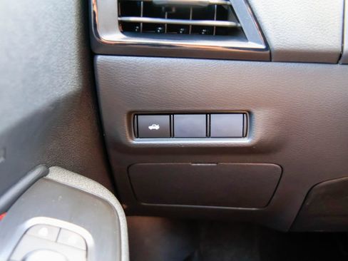 New 2026 Nissan Sentra SR w/ Floor Mat Package FWD image 15