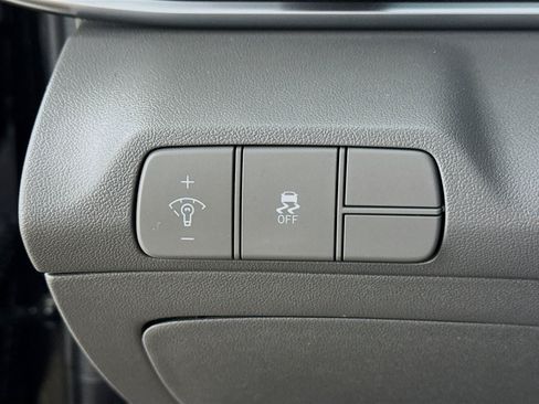 Used 2025 Hyundai Elantra Sport FWD image 11