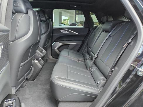 Used 2024 Cadillac Lyriq Luxury AWD/4WD image 13