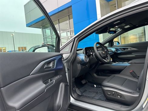 New 2026 Chevrolet Equinox EV LT image 20