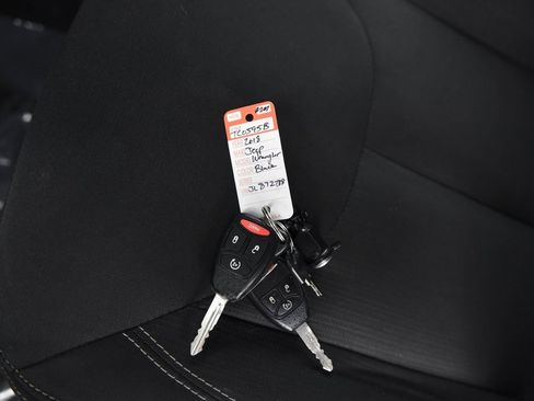 Used 2018 Jeep Wrangler Unlimited Sahara image 22