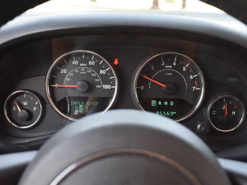 Used 2014 Jeep Wrangler Unlimited Rubicon w/ Connectivity Group AWD/4WD image 26