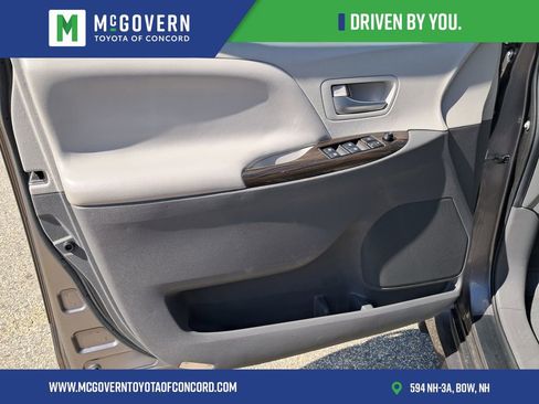 Used 2020 Toyota Sienna XLE w/ Carpet Mat Package AWD/4WD image 17