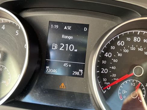 Used 2016 Volkswagen Golf SE w/ Lighting Package image 25