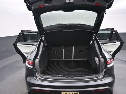 New 2025 Porsche Macan image 17