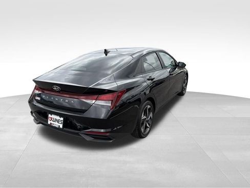 Used 2023 Hyundai Elantra SEL w/ Convenience Package FWD image 10