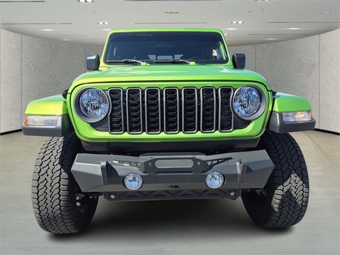 Used 2025 Jeep Gladiator Sport image 8