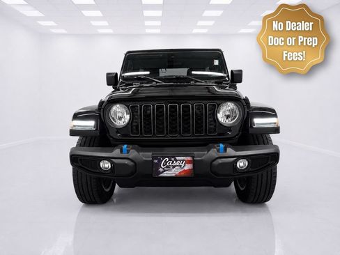 Used 2024 Jeep Wrangler Unlimited w/ Convenience Group AWD/4WD image 2