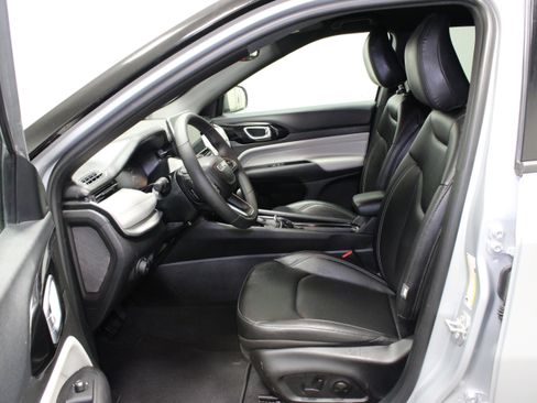 Used 2025 Jeep Compass Limited AWD/4WD image 16