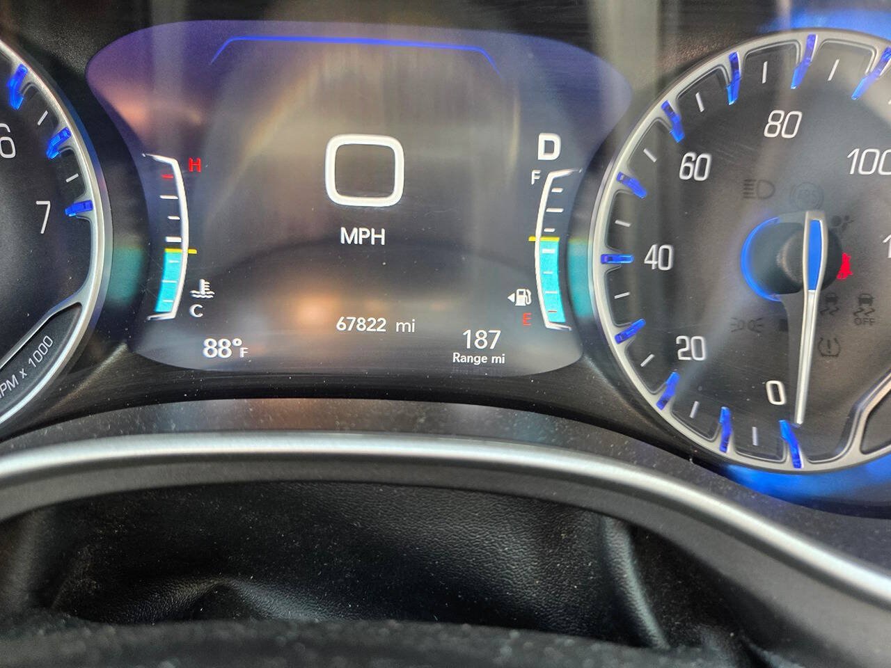 Used 2024 Chrysler Pacifica Touring-L FWD image 6