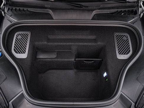 Certified 2025 Porsche Macan 4S Electric AWD/4WD image 29