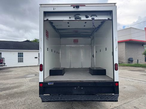 Used 2023 Ford Transit 350 DRW RWD image 11