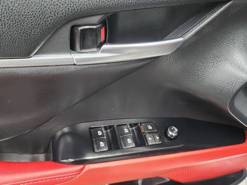 Used 2020 Toyota Camry XSE image 10