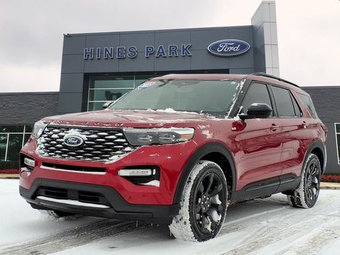 Certified 2022 Ford Explorer ST-Line w/ Class IV Trailer Tow Package image 3
