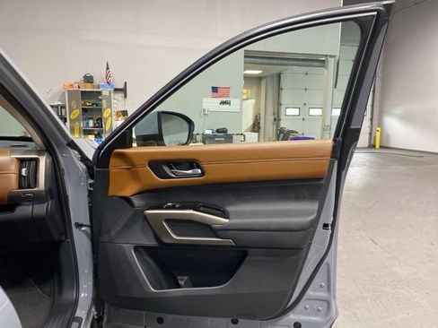 Certified 2025 Nissan Pathfinder Platinum w/ Cargo Package AWD/4WD image 30