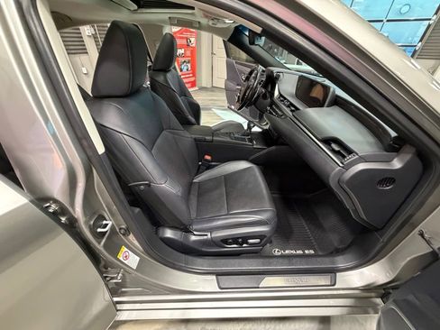 Used 2019 Lexus ES 300h 300h Luxury w/ Premium Package image 41