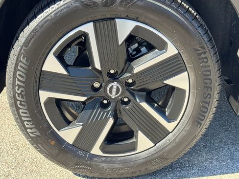 Certified 2025 Nissan Kicks SV image 9