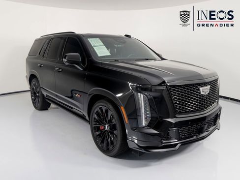 Used 2025 Cadillac Escalade V AWD/4WD image 7